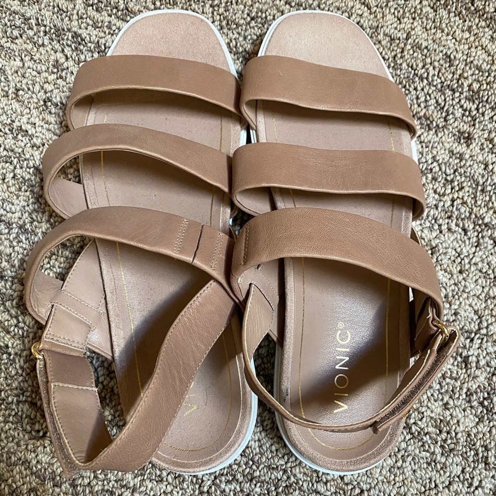 Vionic Keomi Sandals